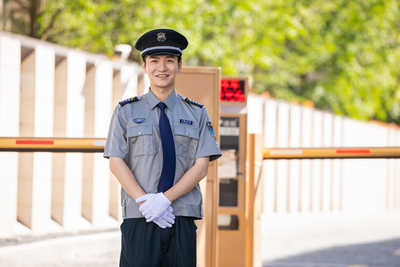 在对进出口辖区的车辆检查中，保安员要注意哪些方面？